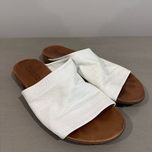 Bueno White Leather Slide Sandals with Brown Footbed